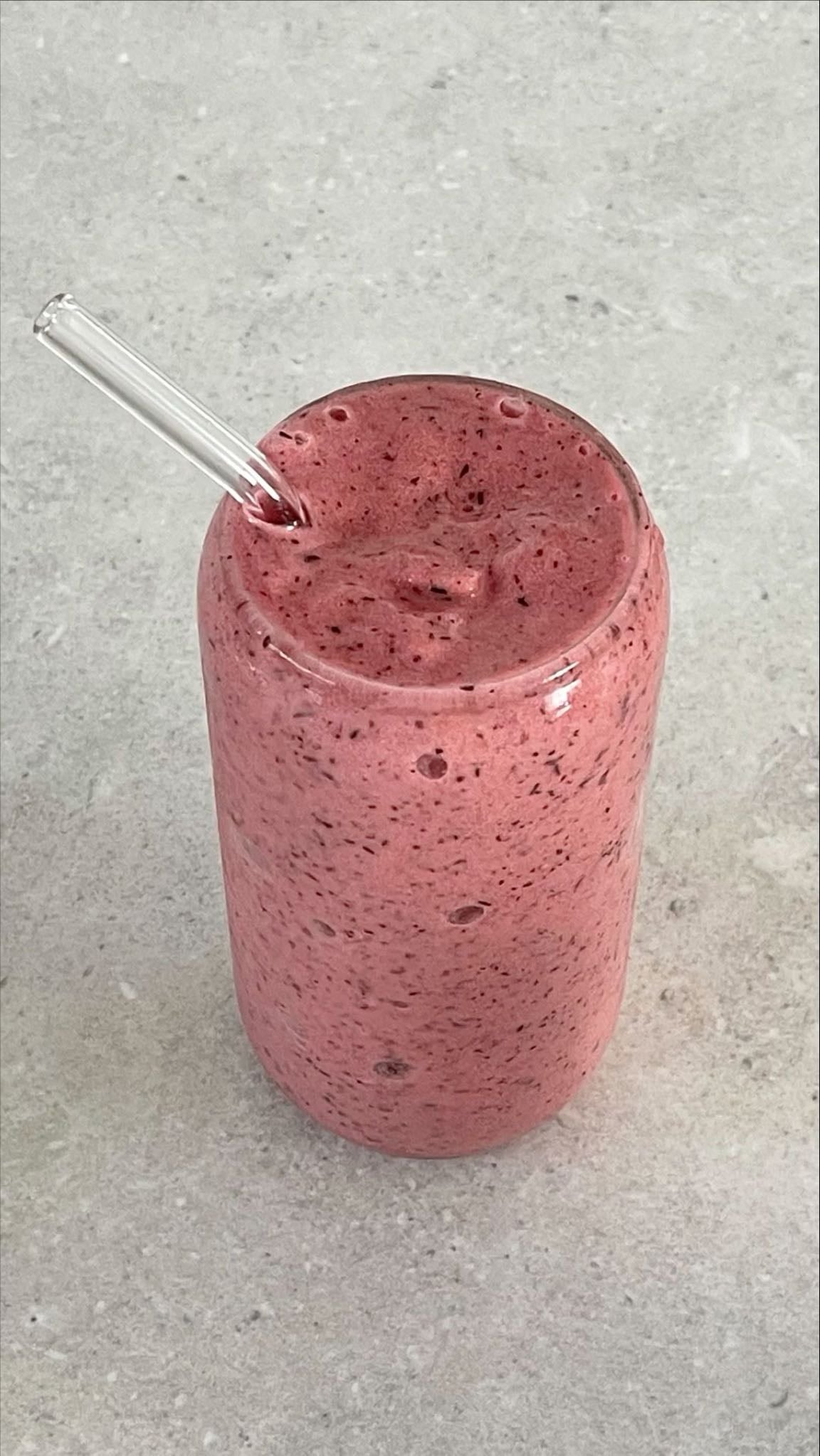 Healthy smoothies - Berries + milk + banana + honey + yogurt
Cocoa powder+banana+milk+honey+ice
Apple+cinnamon+yogurt+banana+honey
Chia