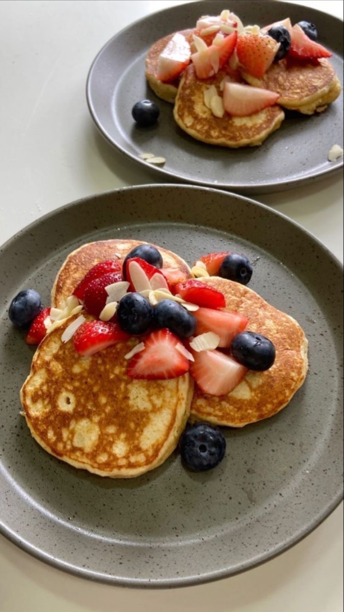 Healthy pancakes - Banana+milk+oats
Banana+strawberries+eggs