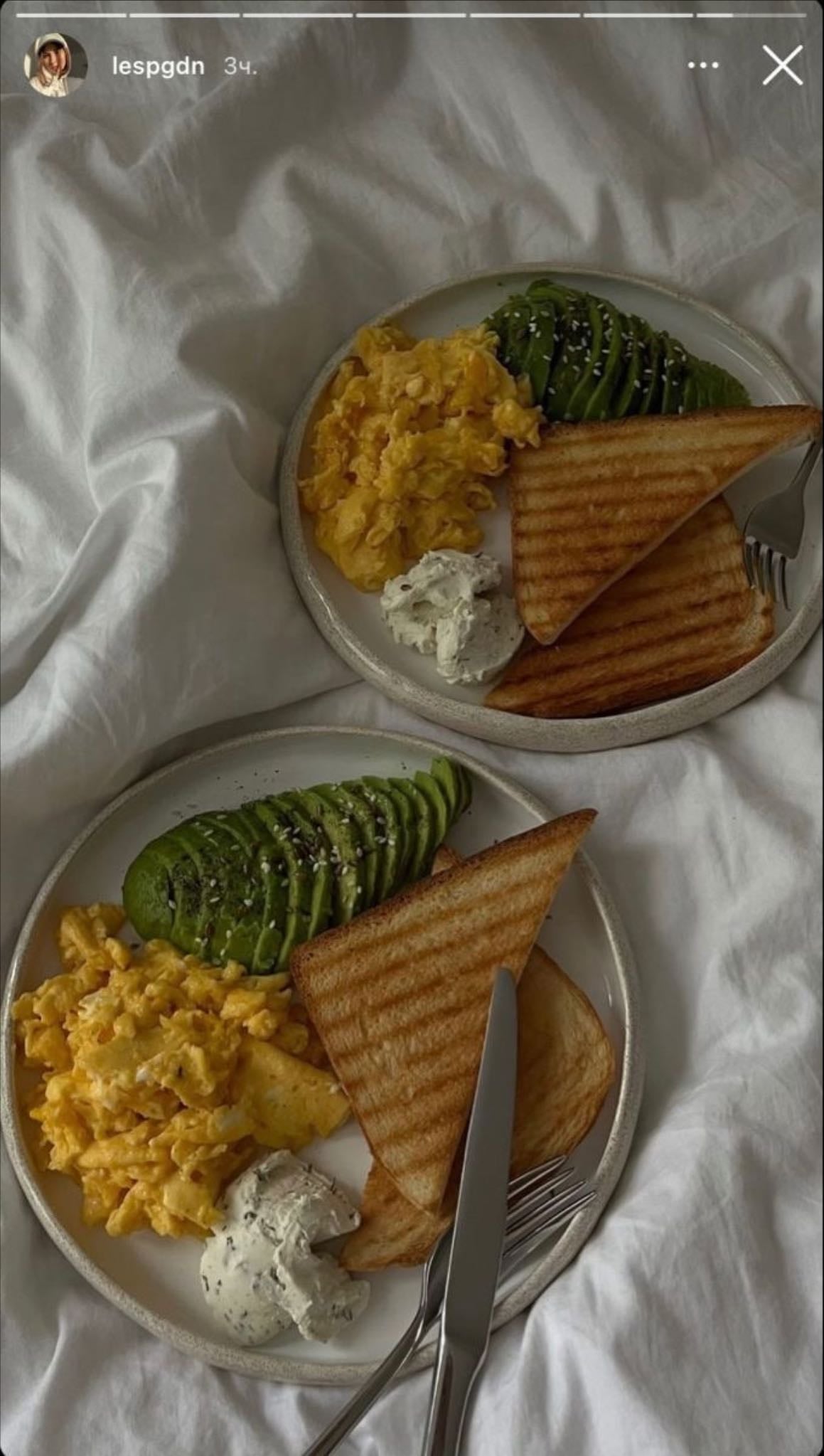 Eggs - 2 eggs with toast+cream cheese