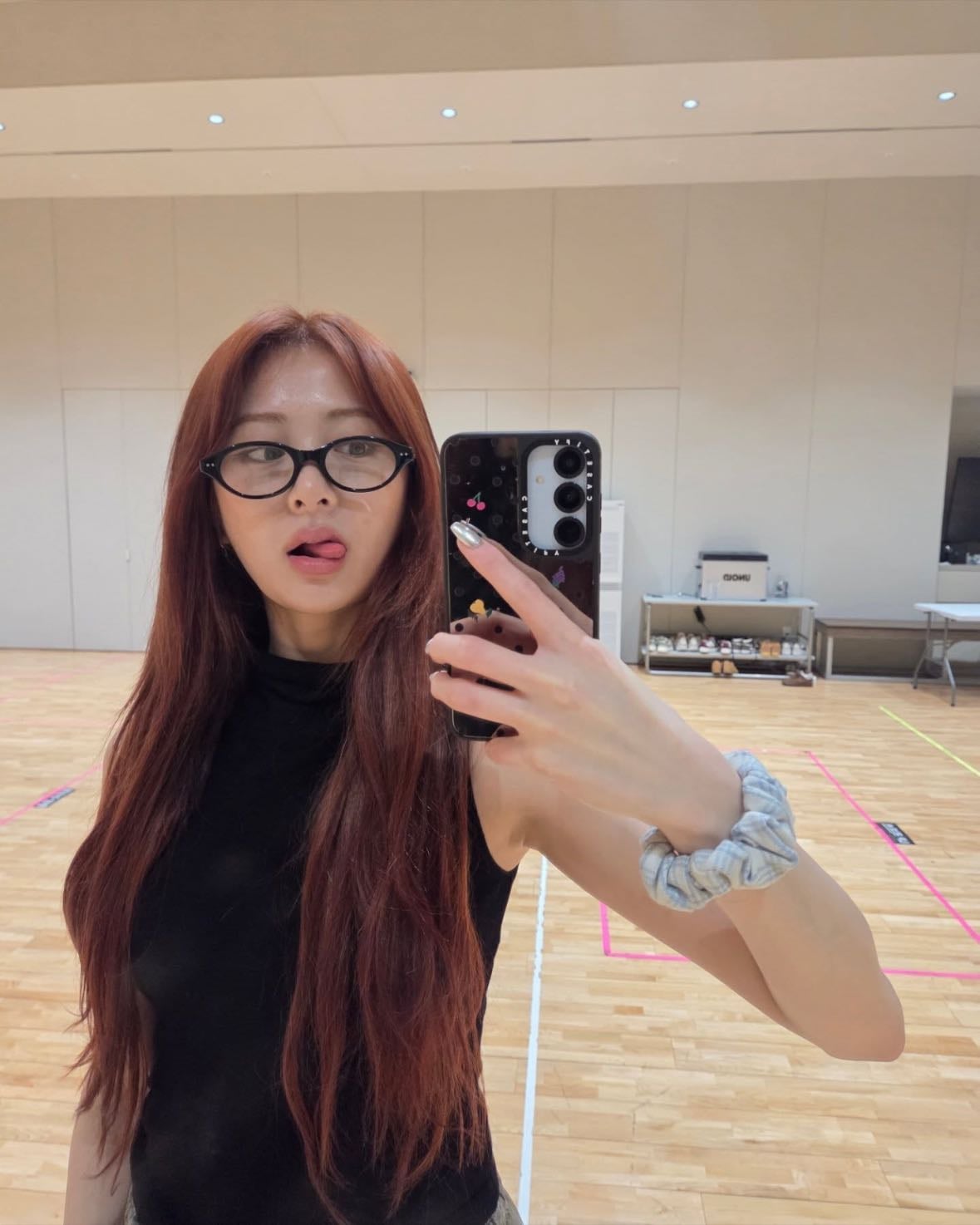 HUH YUNJIN - Artist