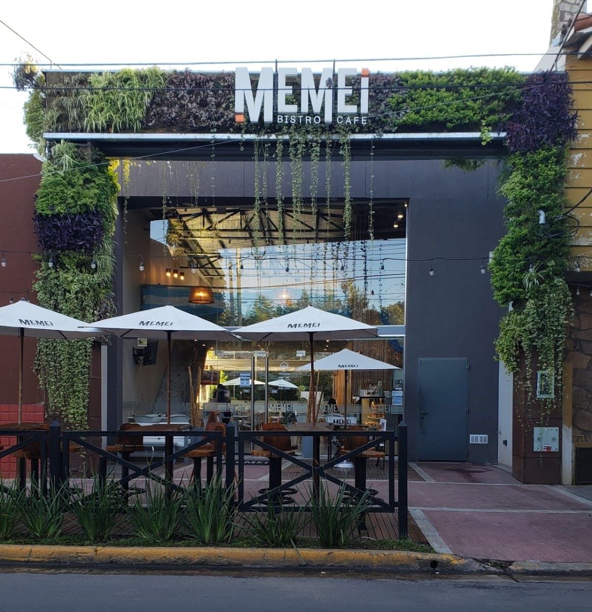 Memei Bistr贸 & Caf茅