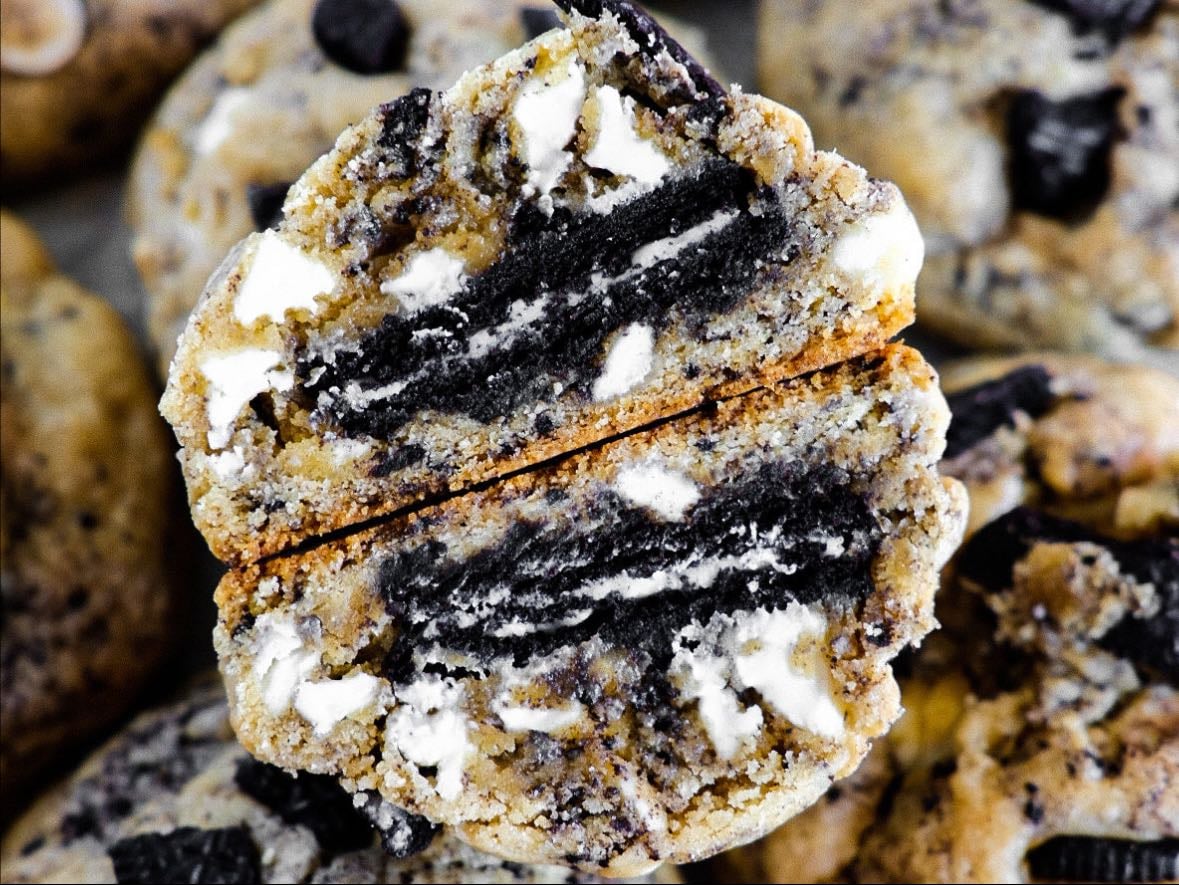 Stuffed Oreo white chocolate cookies