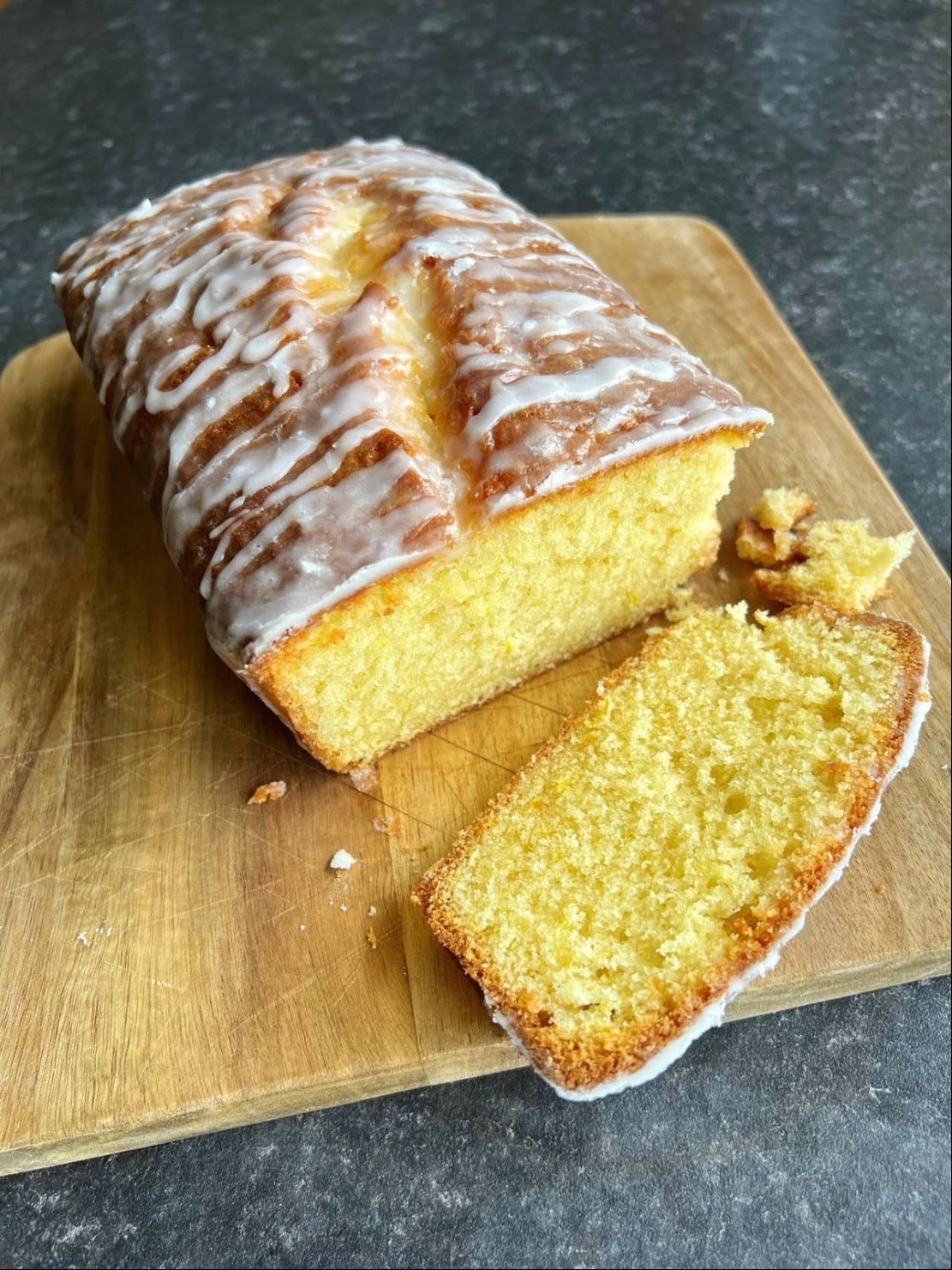 Lemon drizzle cake