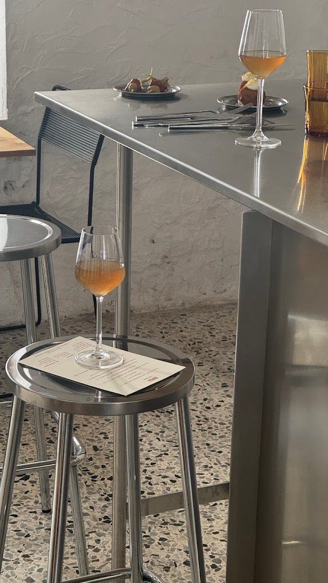Grasa wine bar