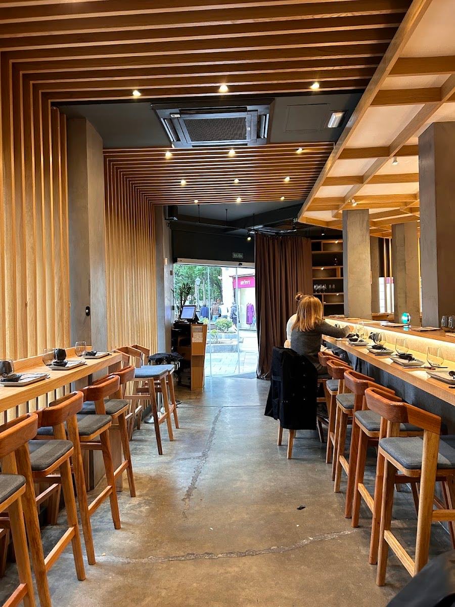 Akiro Hand Roll Bar - Sushi