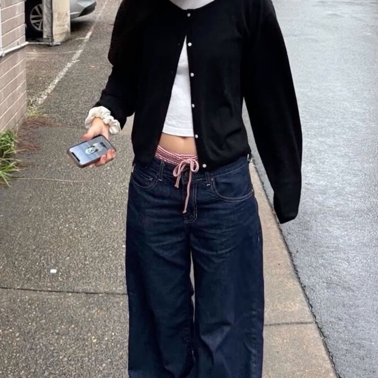 balloon jeans + cardigan - recientemente arme un outfit asà y se me hizo súper cómodo y casual, los jeans con este corte dan muchÃsimo estilo tmbn