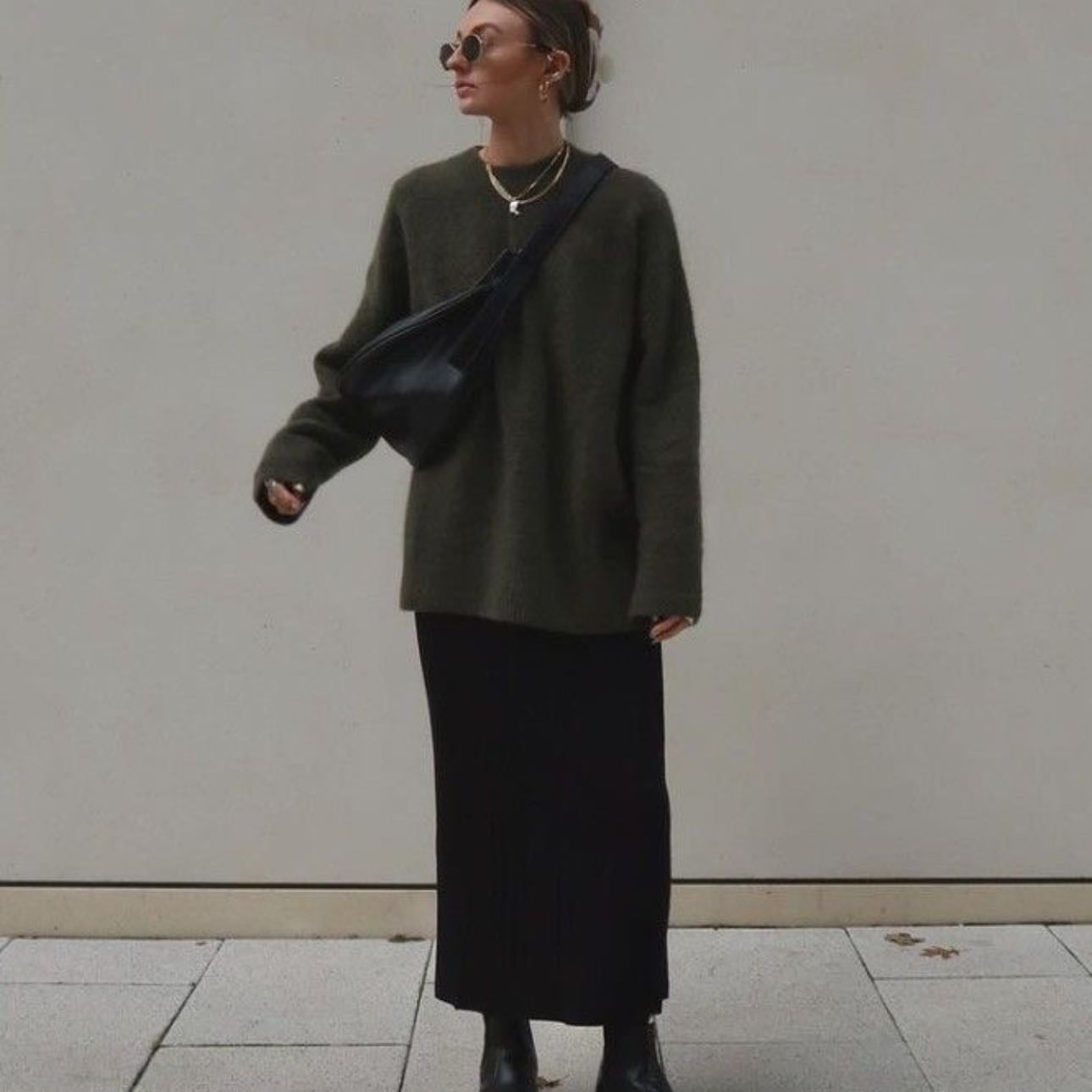 long black dress/skirt + suéter - Con tenis, botas o loafers pero siempre fan de este combo porque se ve efortless pero pensadito