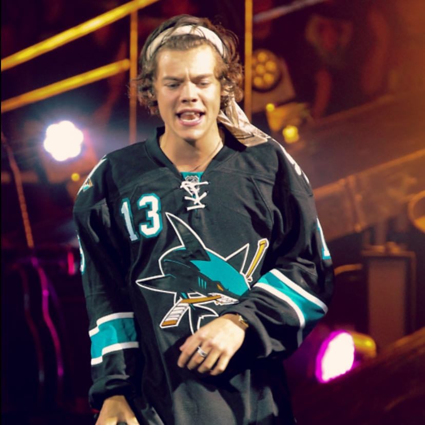 Jersey and bandana Harry๐๐ - How can you not love it