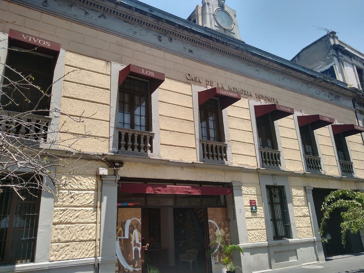Museo Casa de la Memoria Indómita - Si mal no recuerdo es una cooperación para entrar, la historia de este museo es muy fuerte (a mi persona) porque muestra la realidad de las desapariciones en nuestro país.
Vale completamente la pena