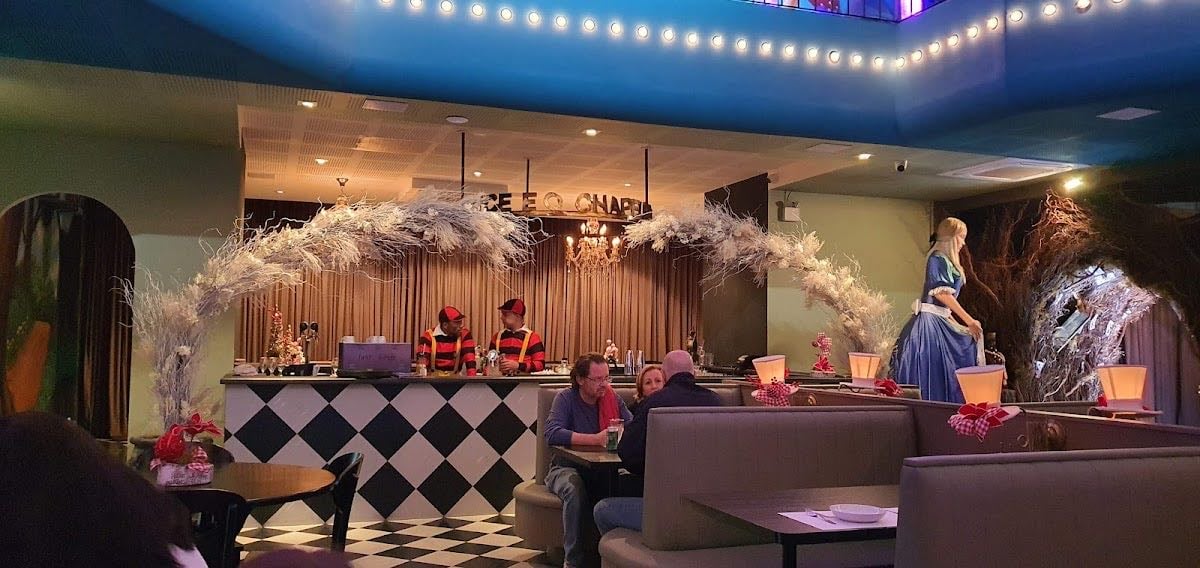 Restaurante Alice e o Chapeleiro - Restaurante lúdico e temático, inspirado no mundo de Alice no País das Maravilhas