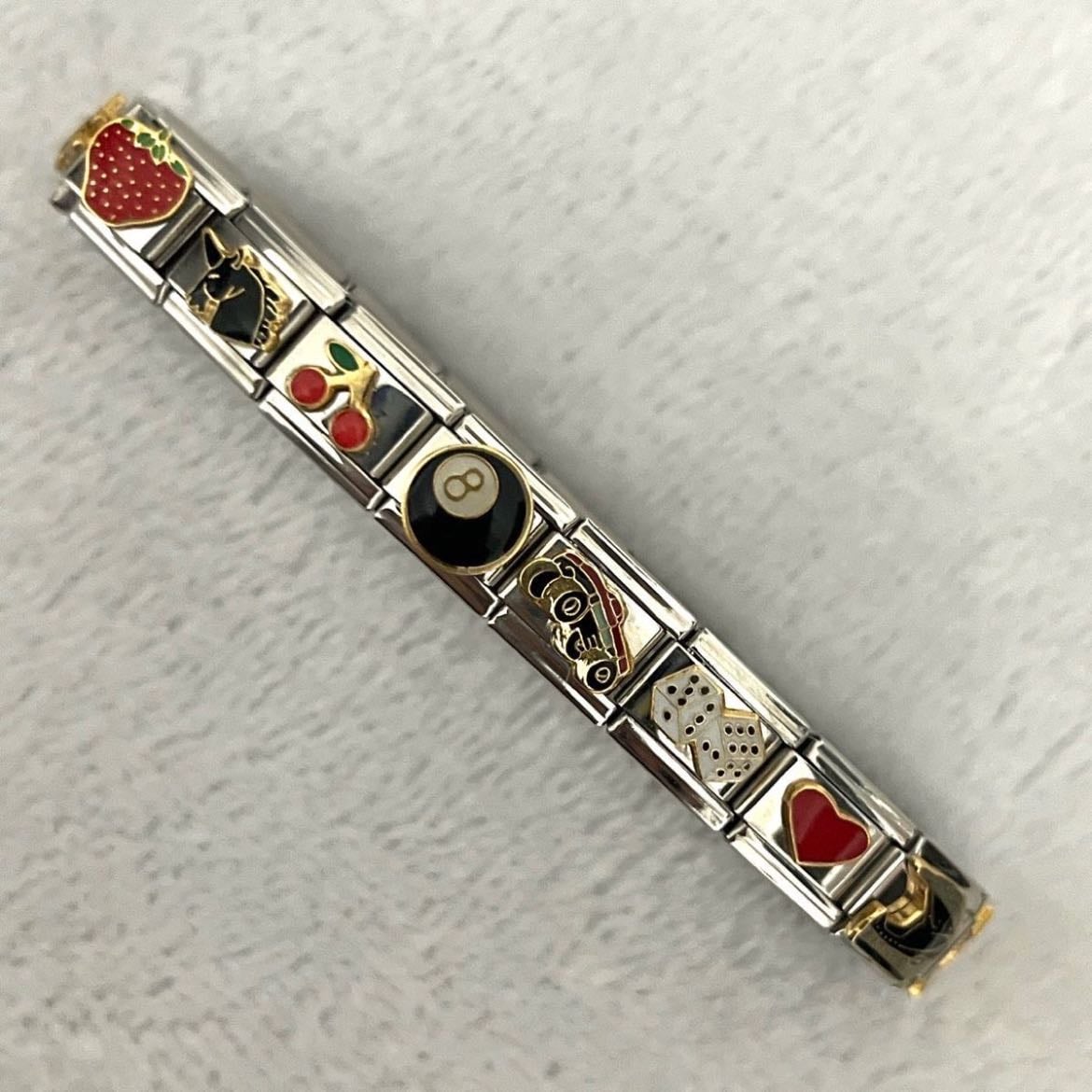 Italian bracelet - But not in a “oversaturado y cringy” way but in a “cool and chic” way. Da igual si en dorado o plateado, me parecen preciosos y con tanta personalidad!! 🍒
