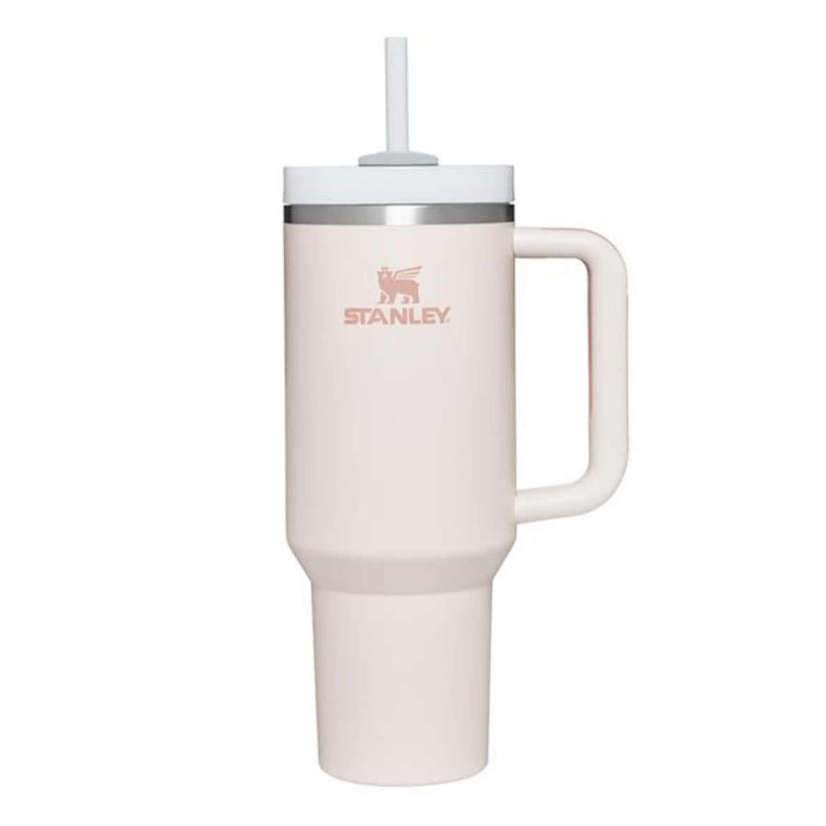 Vaso Stanley - Comodidad, al tener capacidad de 1.2L y siempre teniéndolo a mano, te mantienes hidratada sin tener que moverte de un lado a otro.
