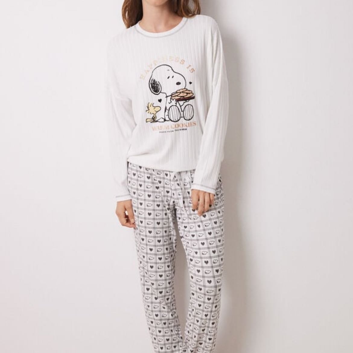 Set de pijama - Lo primero que te da la sensación de un momento cozy tiene que ser el pijama. De qué tipo ya depende de la estación.