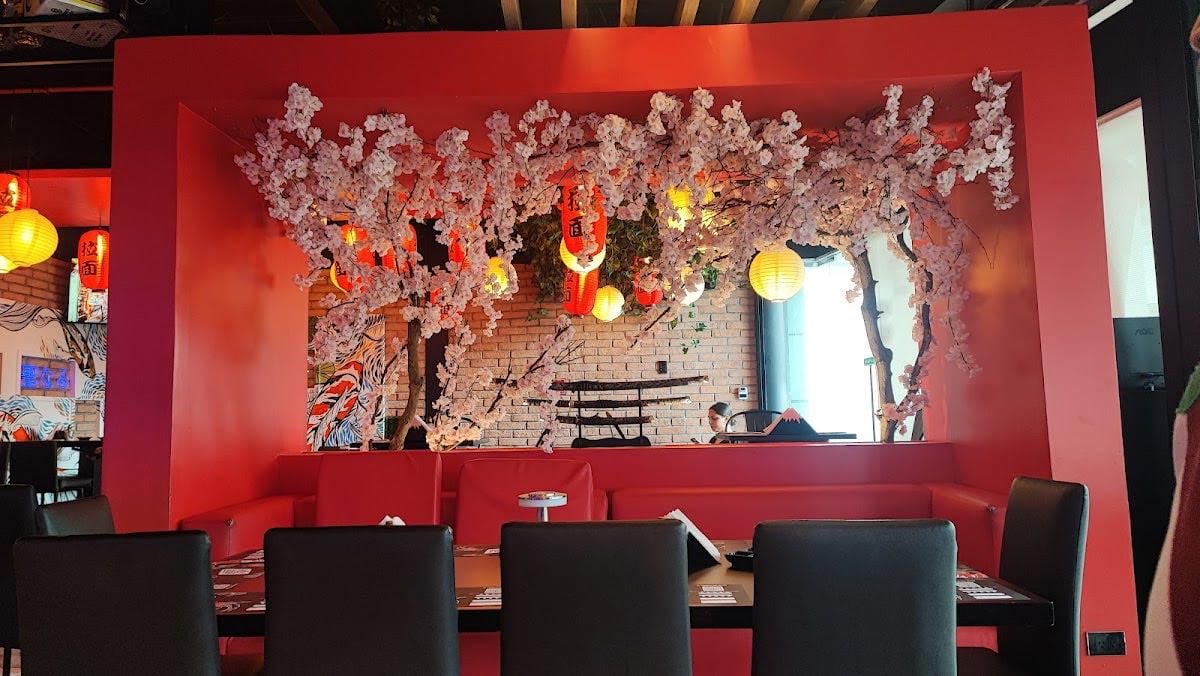 Holy Sushi C.C Plaza 75