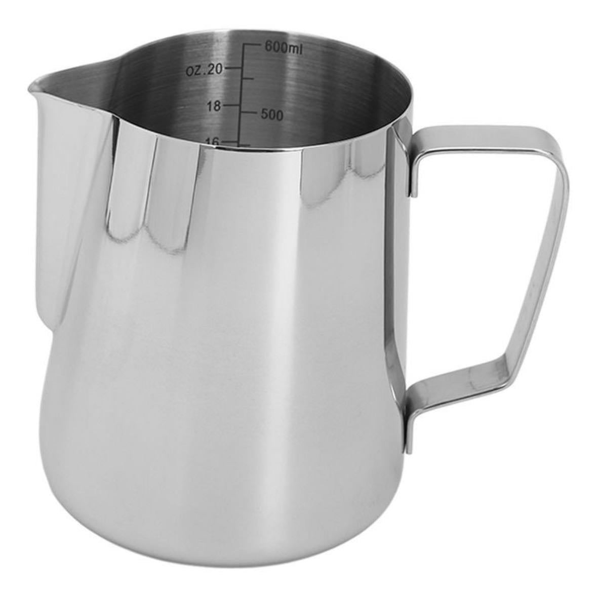 jarra pitcher o barista - se utiliza para poner la leche texturizada y hacer art latte, ya que su pico ancho es de mucha ayuda para mover la leche en varias direcciones