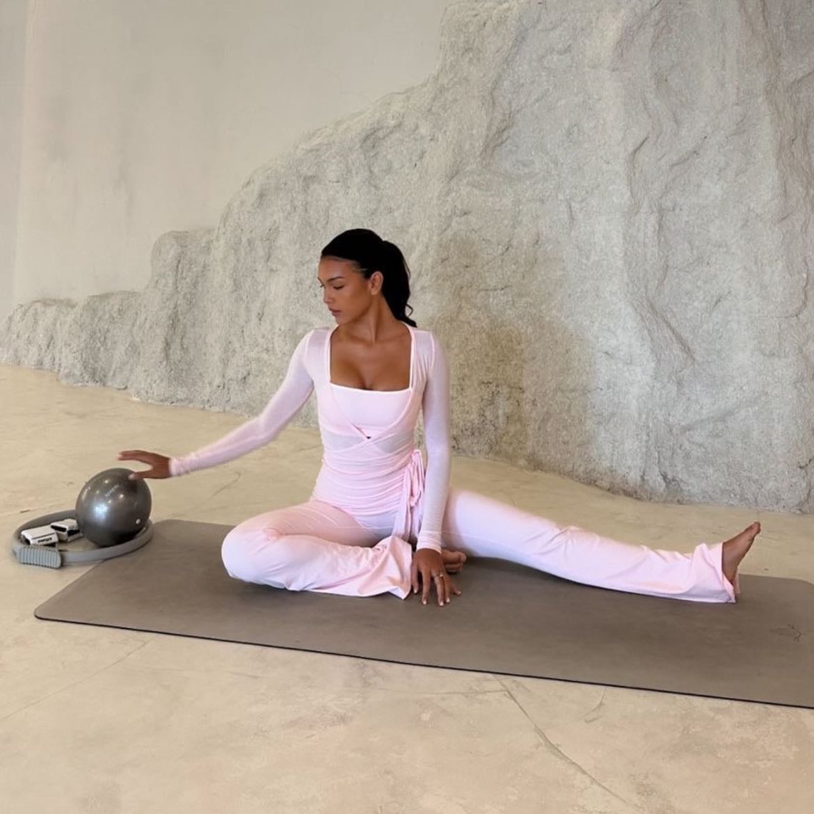 Stretch routine - Madeleine Abeid