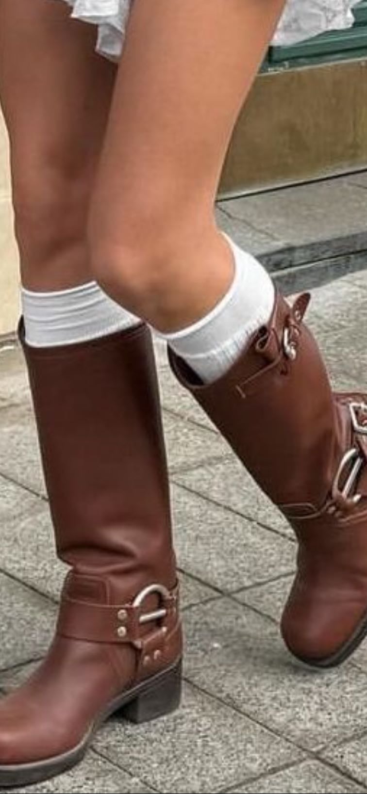 boots w high socks