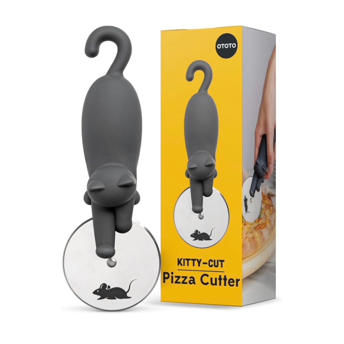 OTOTO Kitty Cut Cortador de Pizza con Rueda - Cortadores de Pizza de Acero Inoxidable, Divertidos Utensilios de Cocina y Regalos de Cocina, Regalo de Gato para Mujeres Amantes de los Gatos (corte de - Conoce a Kitty Cut, el cortador de pizza - ¡Diseñado por el galardonado OTOTO, Kitty Cut el cortador añade un toque juguetón a la noche de pizza! Este bonito gadget de cocina hace que rebanar pizzas sea muy fácil, por lo que puedes disfrutar de tu pizza favorita sin complicaciones.