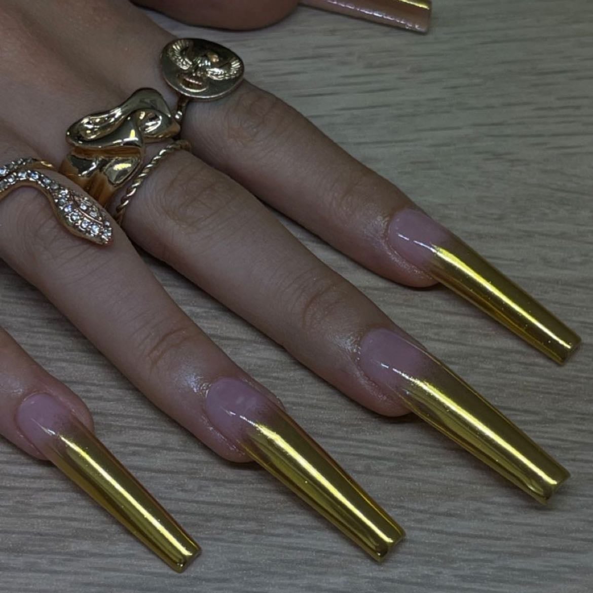 Así pero un poco más cortas y más cuadradas - Dorado asf
