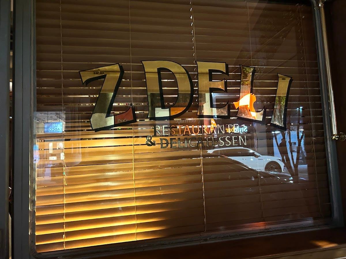 Z Deli Restaurante & Delicatessen