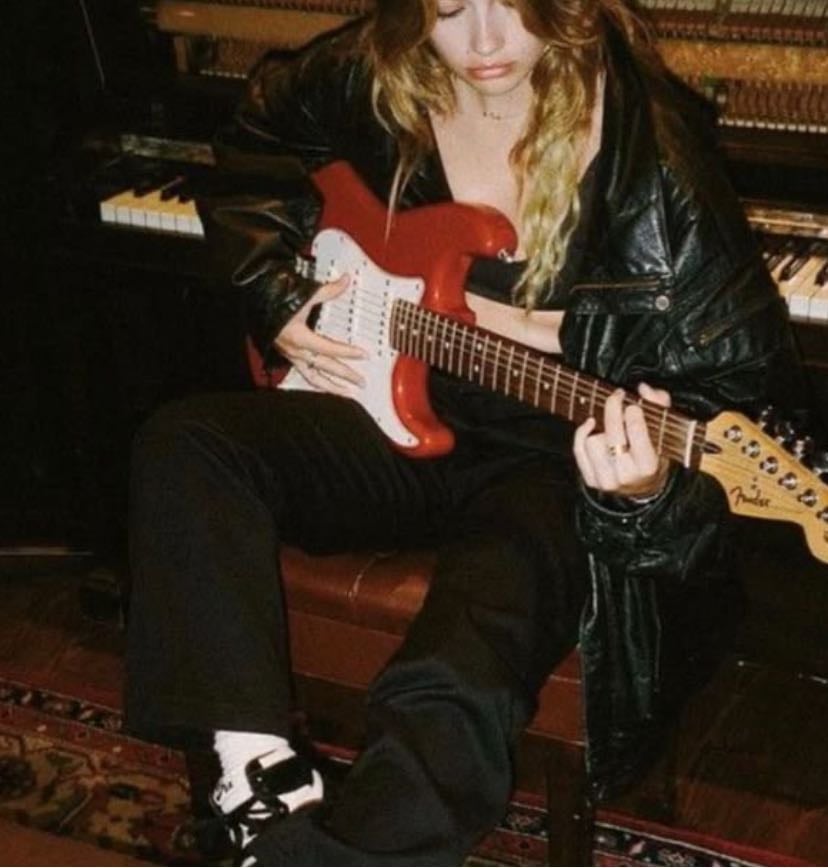 learn how to play the electric guitar