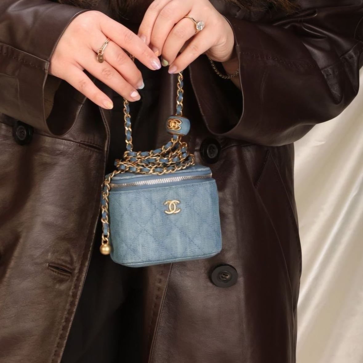 CHANEL Matelasse Handbag 2WAY Denim Blue - Cosa hermosa 🩵