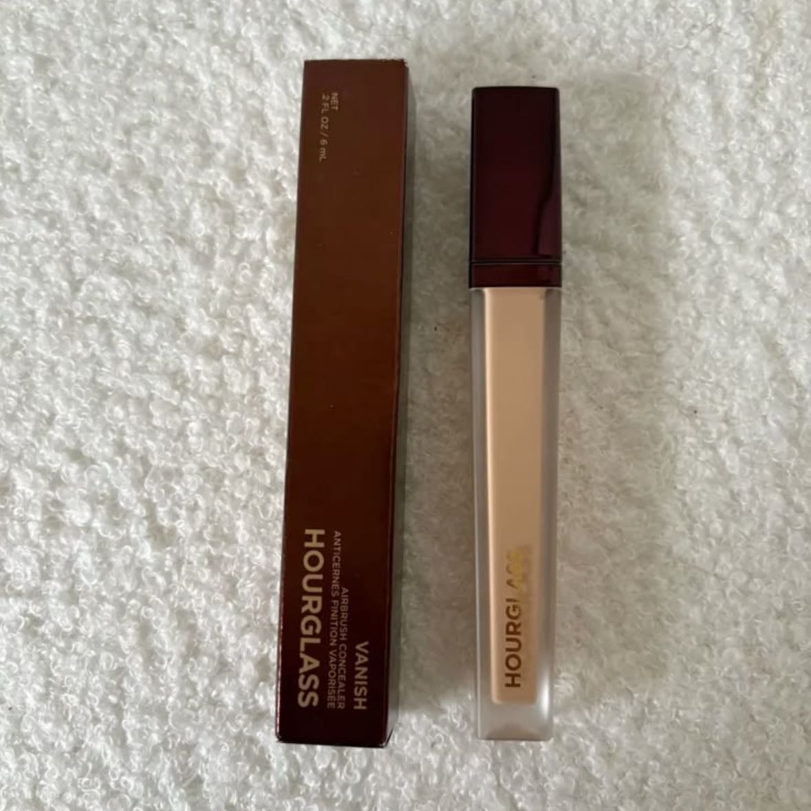 HOURGLASS Vanish Concealer - Weightless, full coverage with a soft-focus, airbrushed finish. I need it in my vanity!!