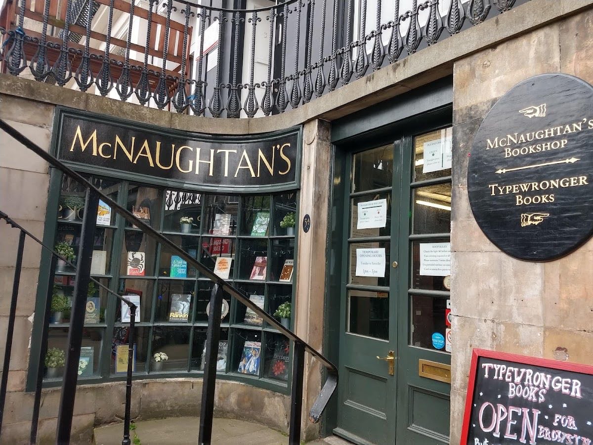 McNaughtan's Bookshop - Librería que combina libros antiguos e novos