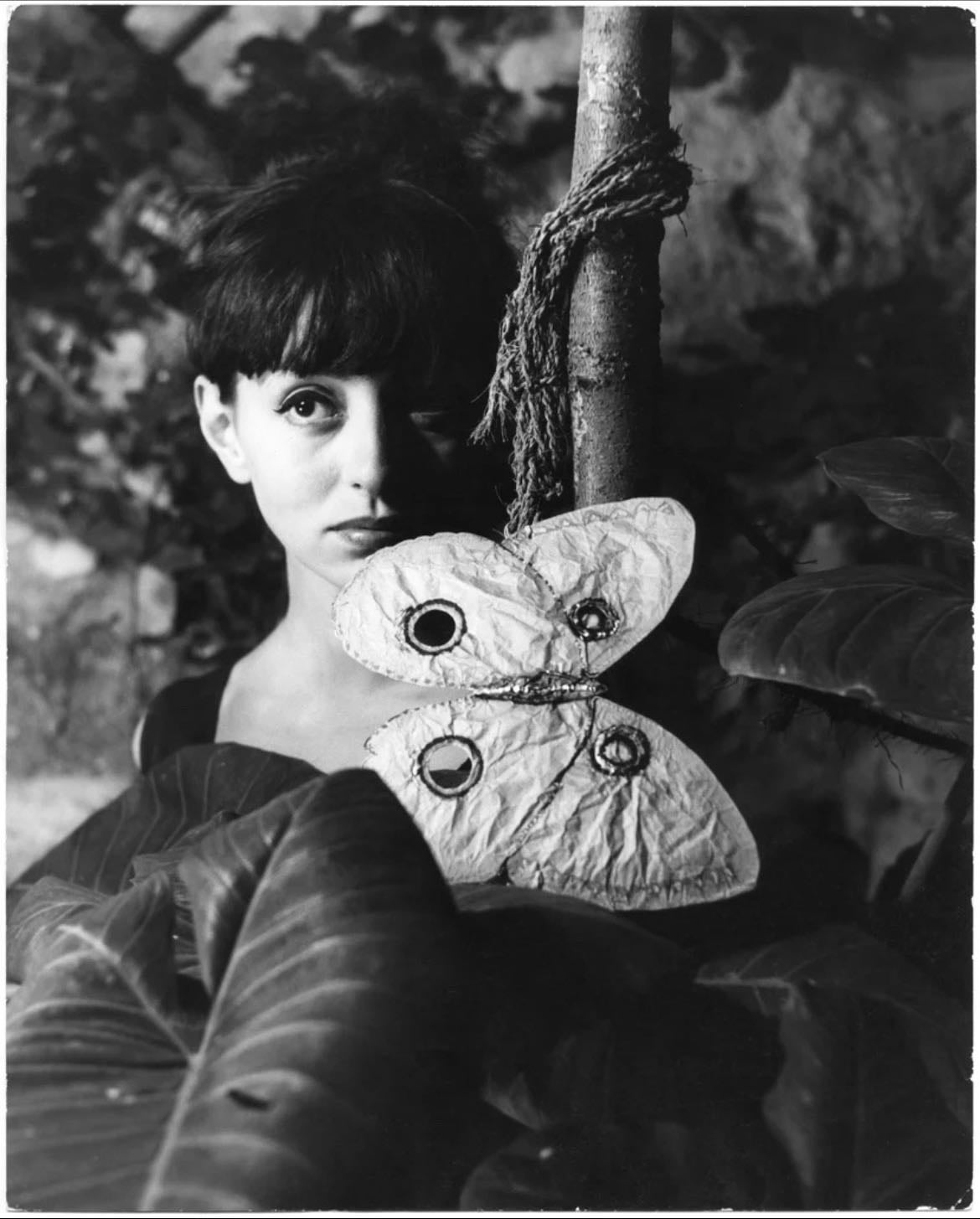 Mujer y Máscara - Kati Horna 1963