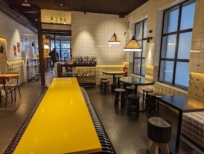 LA PRENSA - El local es pequeño. Las hamburguesas están bien, nada del otro mundo.
