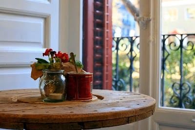 MÜR CAFÉ - Perfecto para tomar el Brunch. Hay tostadas, croissant, bizcochos, huevos, desayuno inglés etc