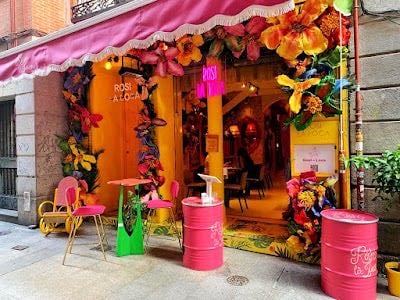 ROSI LA LOCA - Restaurante con temática. Es un gastrobar, con comida de fusión española y mediterránea. Sirven tapas