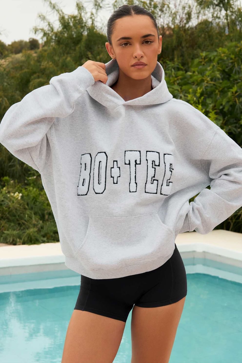 bo tee oversized hoodie - netaaa netaaa necesito una sudadera nueva