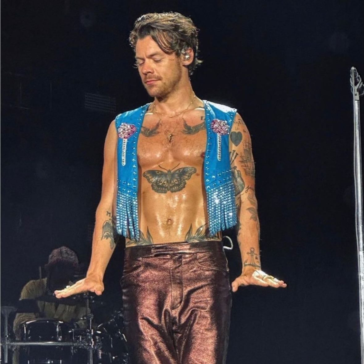 BARCALONAAA - do i even need to explain? like harry you have no right to be that HOT