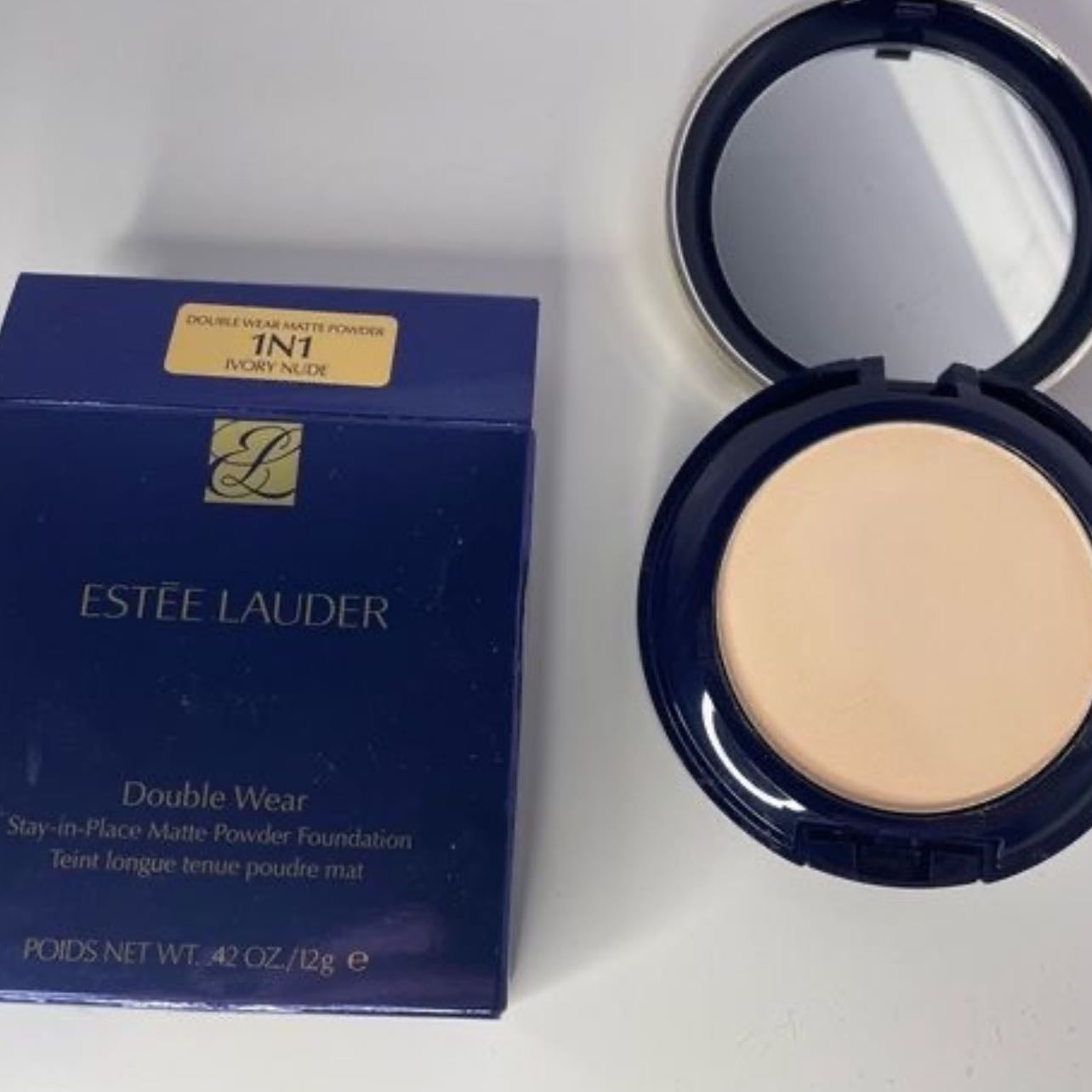 Matte powder by Estée Lauder - Double wear stay in place
