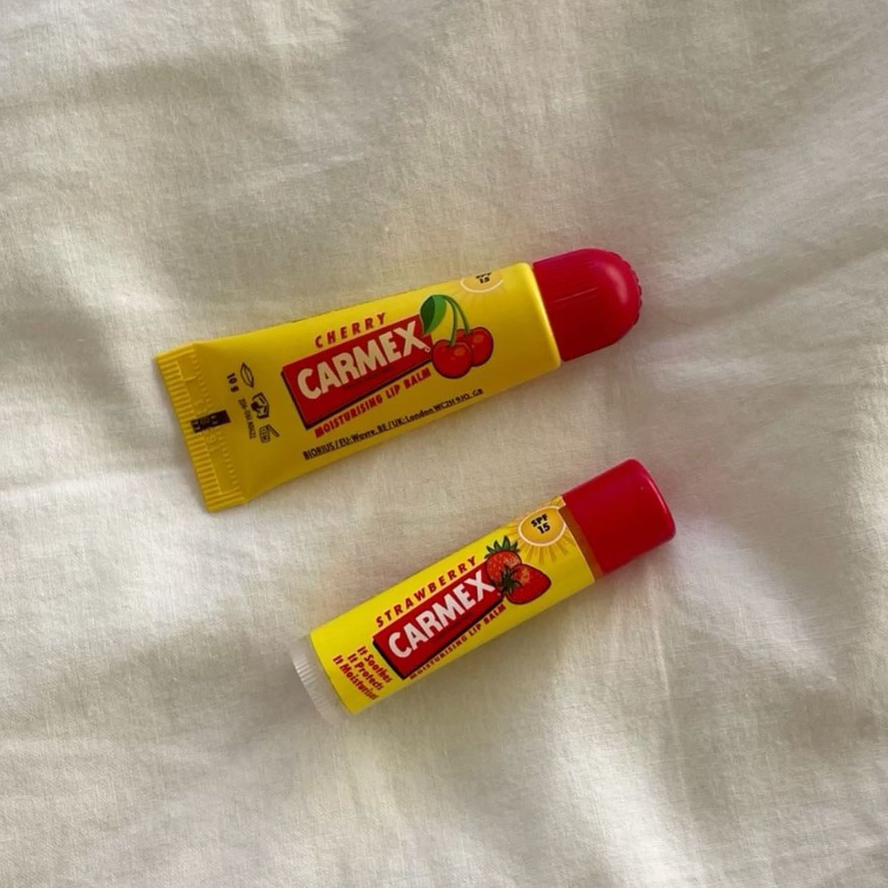 Chapstick - Úsalo como base antes de tu lip combo para que tus labios duren más tiempo con color y se vean hidratados