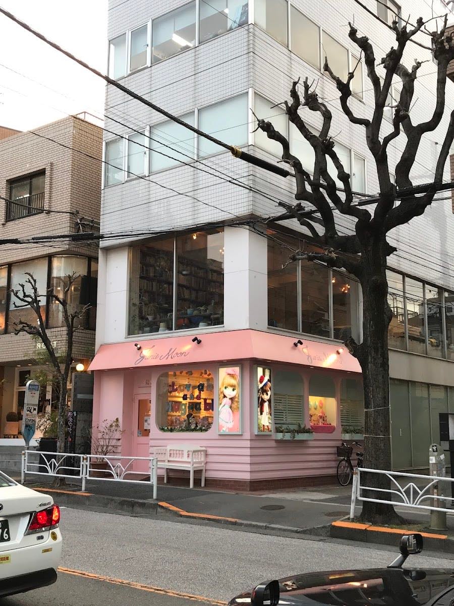 Junie Moon(ジュニームーン)