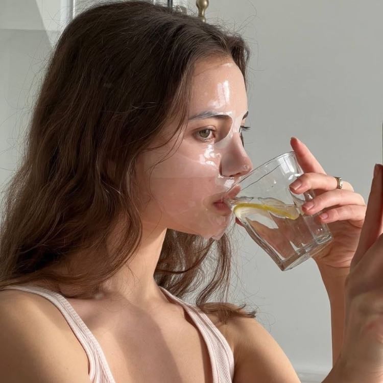 Drink more water (1.5 to 2 L) - For more beautiful skin and more energy
