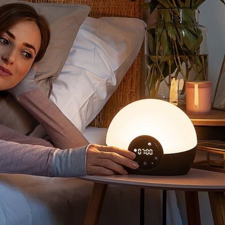 Réveil à aube ⏰ - Le jour se lève très tard à cette période de l’année, pour se réveiller de bonne humeur et motivé, un réveil à aube est une bonne alternative