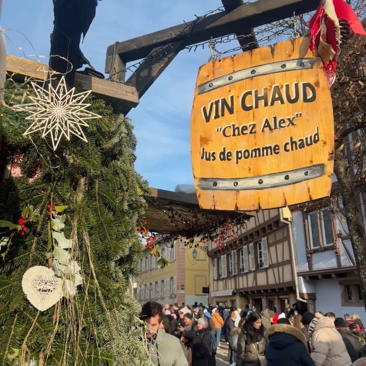 Montbéliard - Son marché de Noël “Les Lumières de Noël” est l’un des plus authentiques de France, très chaleureux.