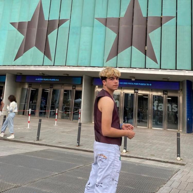 🥇 - He was at Niall’s show we love Niall
