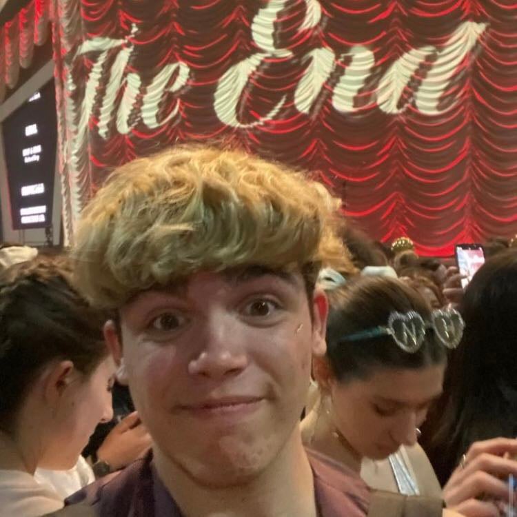 🥈 - This is other pick of him at his show love