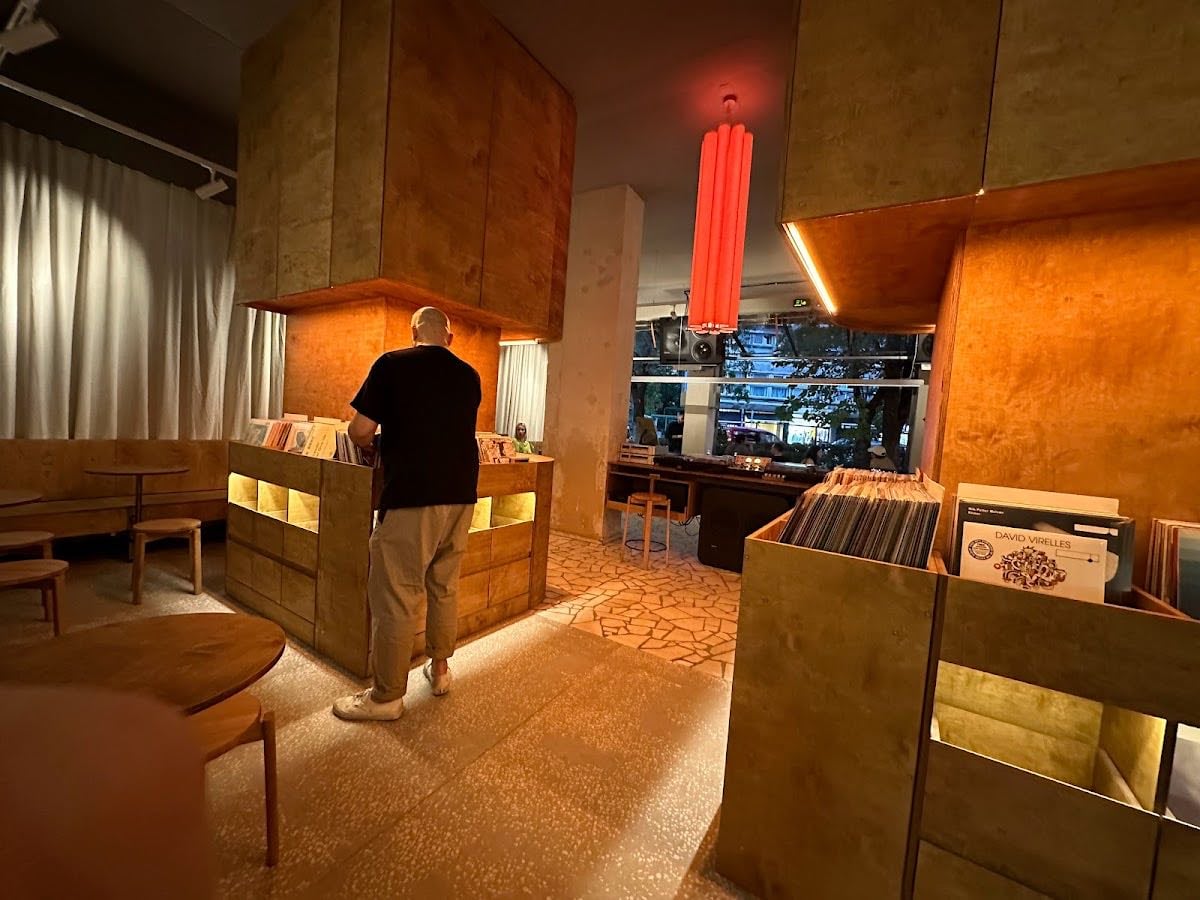 Bar Ton - coffee & bar & vinyls