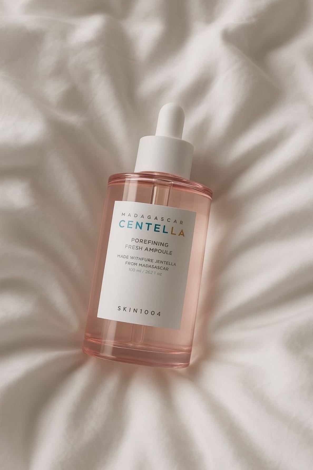 centella skin1004 serum pink - ¿Para qué sirve?
• Calmar la piel
• Hidratación ligera
• Reduce rojeces
• Ideal si usas exfoliantes o tienes piel sensible
Uso: después de limpiar y antes de la crema.