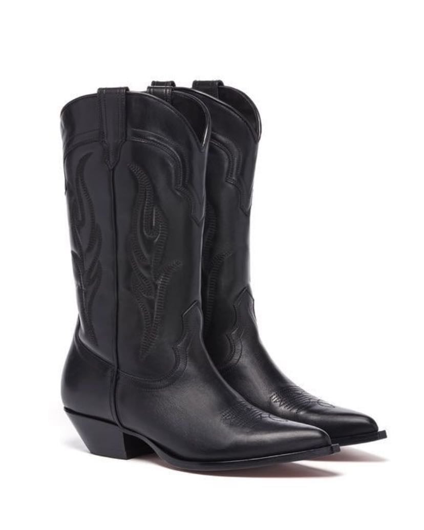 Black boots - Probably cowboy style