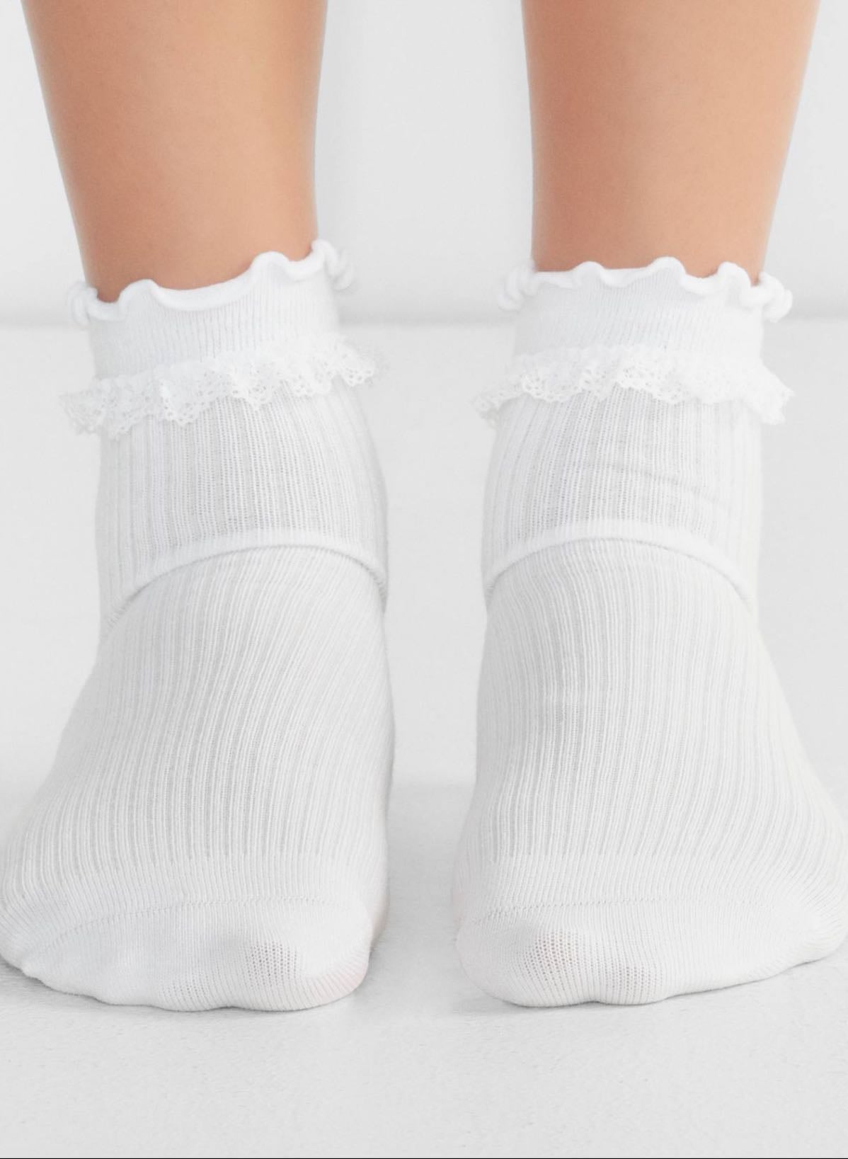 aritzia ruffle socks