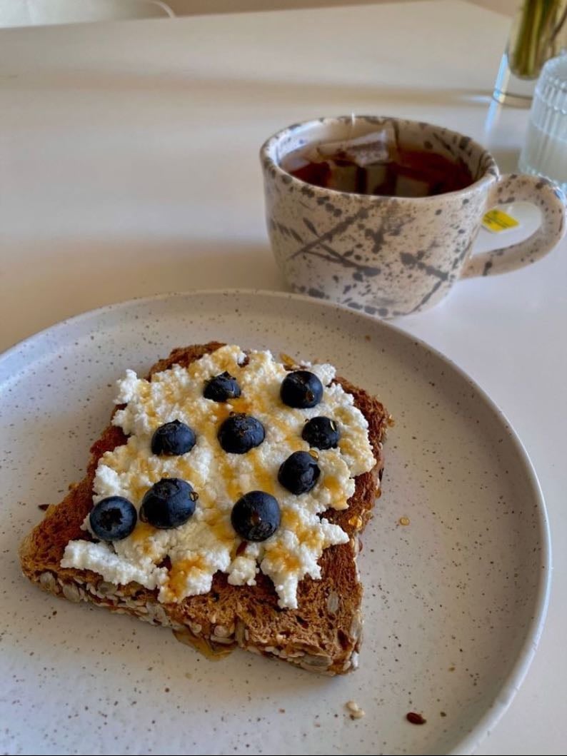 bread with cottage cheese, fruit and honey