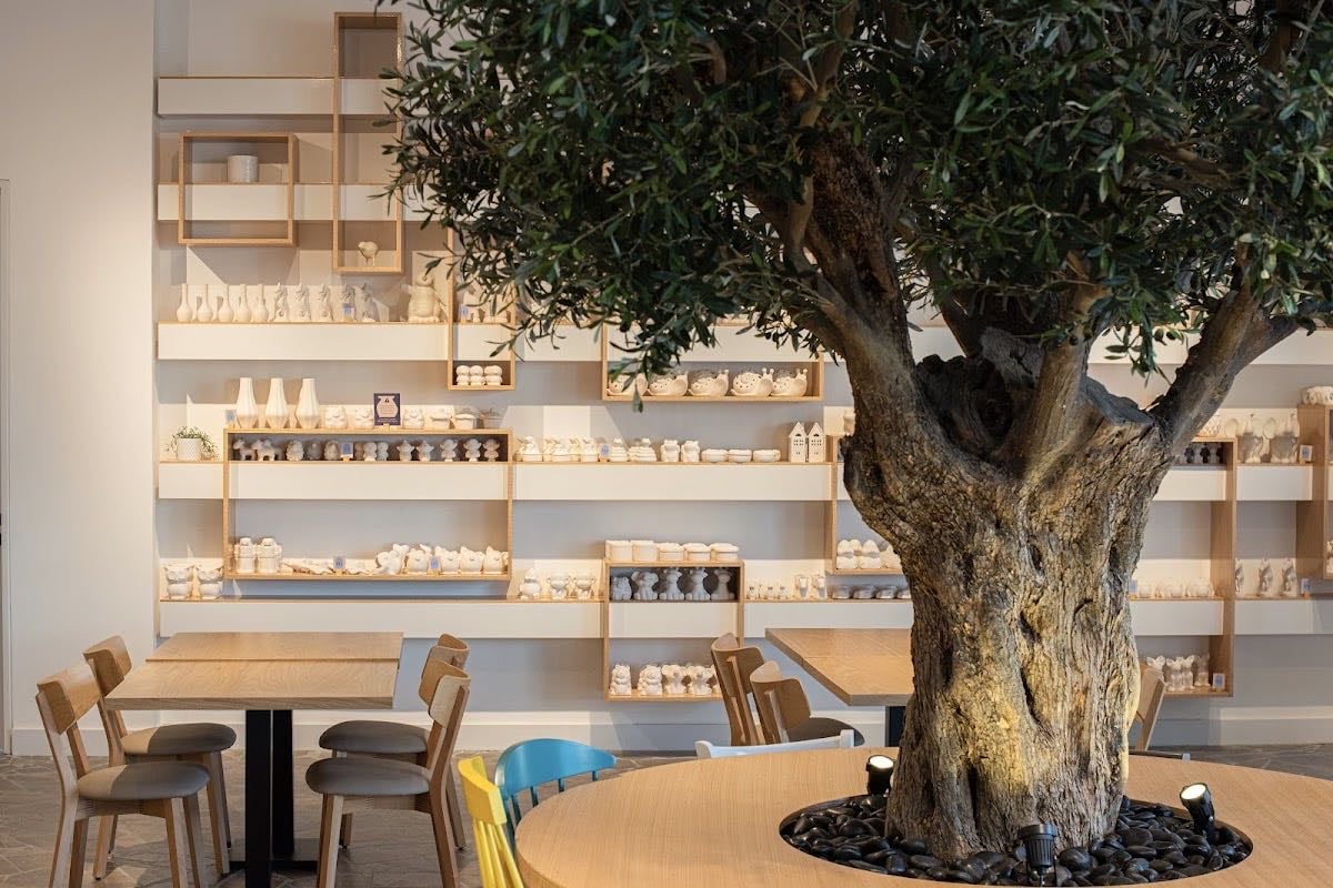 Pots & Paints Cafe - pottery and cermaics
100-150 aed