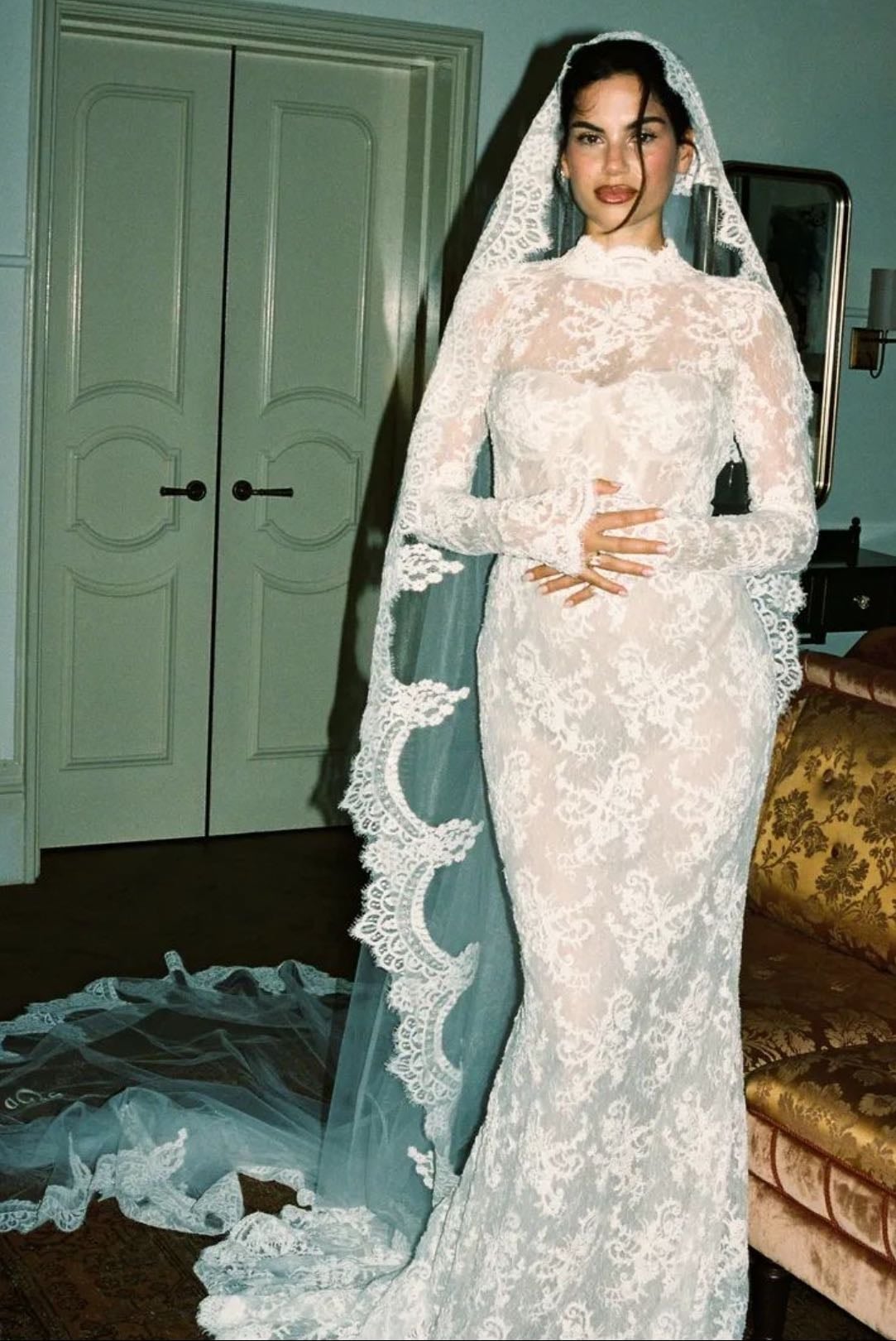 Robe brodé