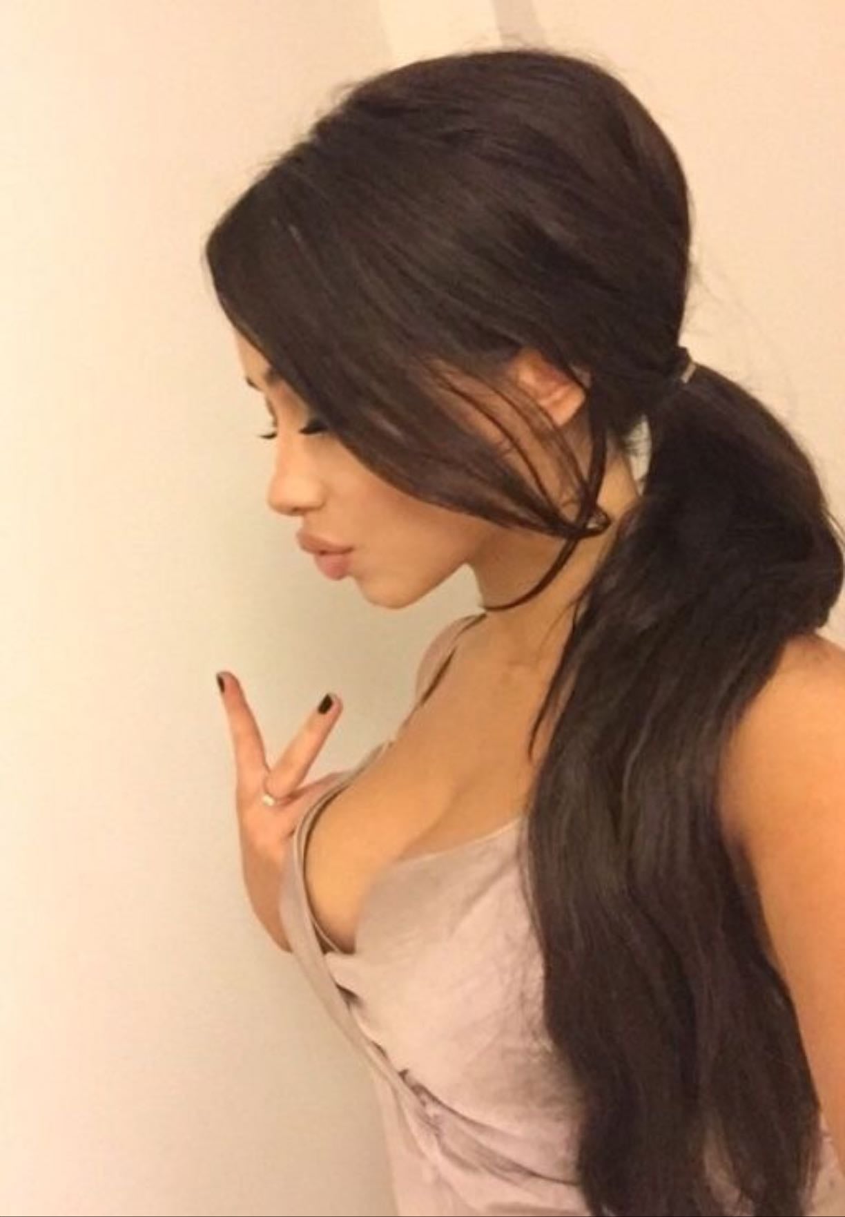𝓷, uno. - @/isadelcampo1
